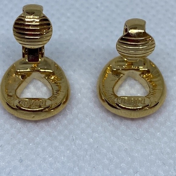 Trifari enamel pink gold clip on vintage 1985 Molly Ringwald Pretty in Pink - Picture 2 of 5